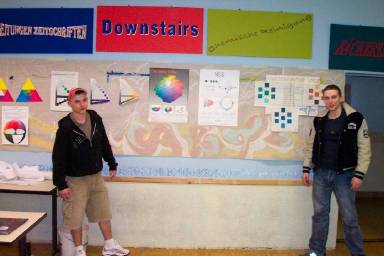 Farblehre unten - Ladenschilder oben