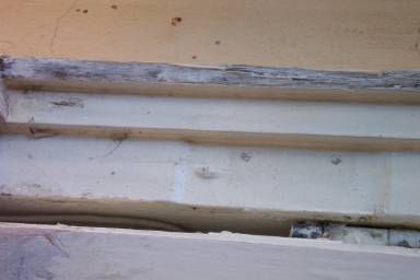 So sehen die zu renovierenden Fenster aus.